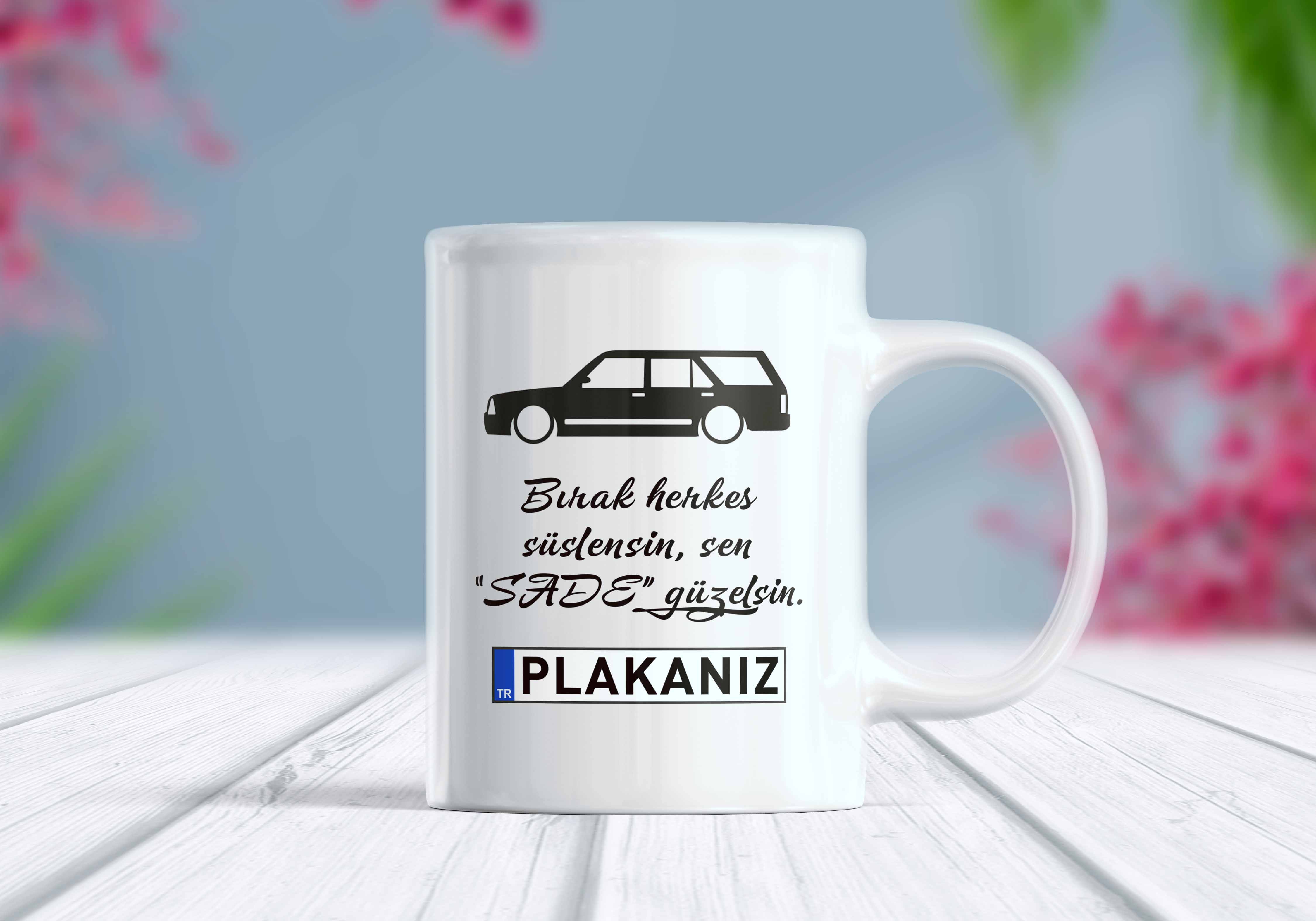 Klasik Station Otomobil Baskılı Bırak Herkes Süslensin Sen Sade Güzelsin Yazılı Plaka Kişiselleştirilebilir Kupa
