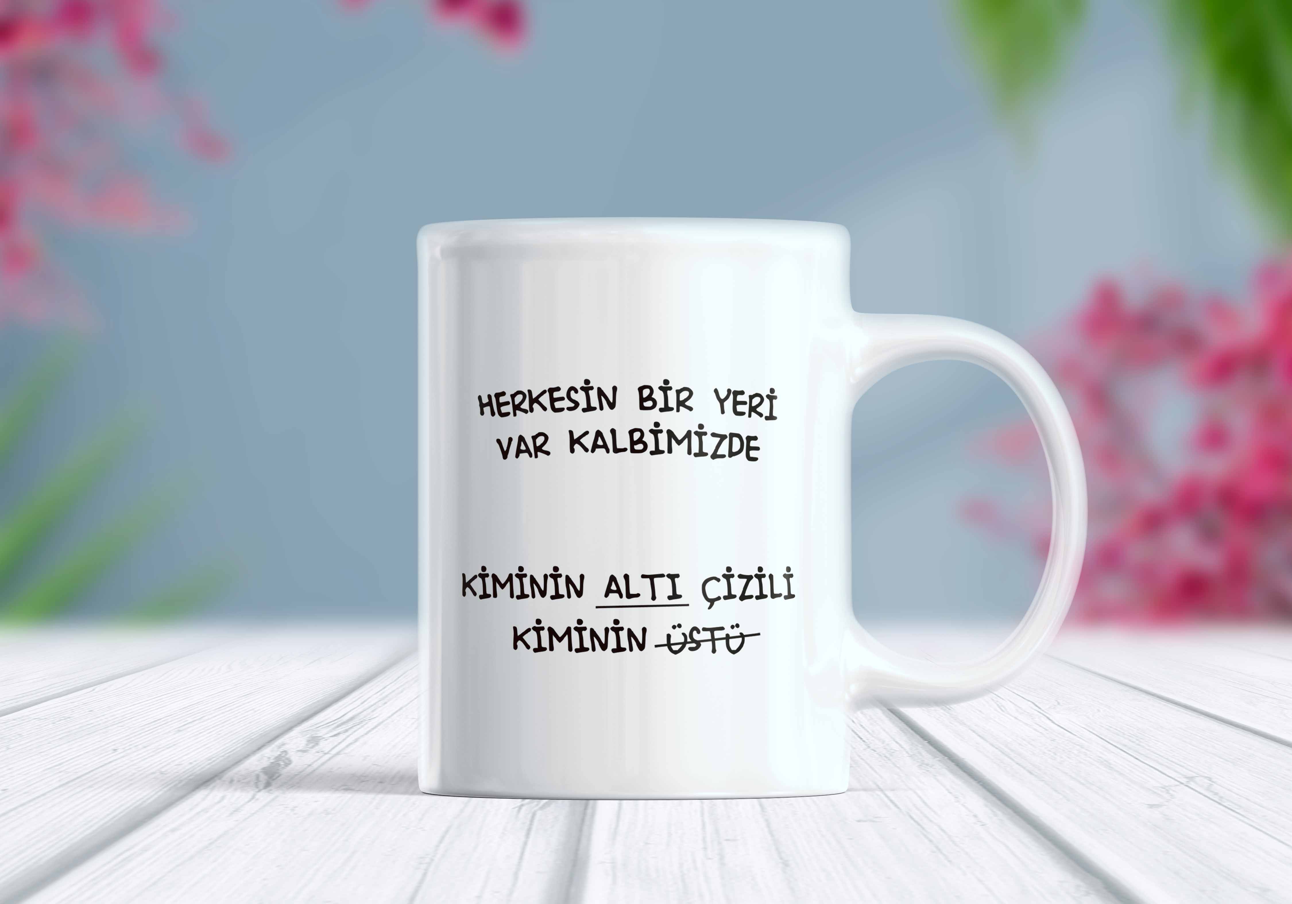 Herkesin Yeri Ayrı Kalbimde Kiminin Altı Çizili Kiminin Üstü Yazılı Komik Kupa Bardak