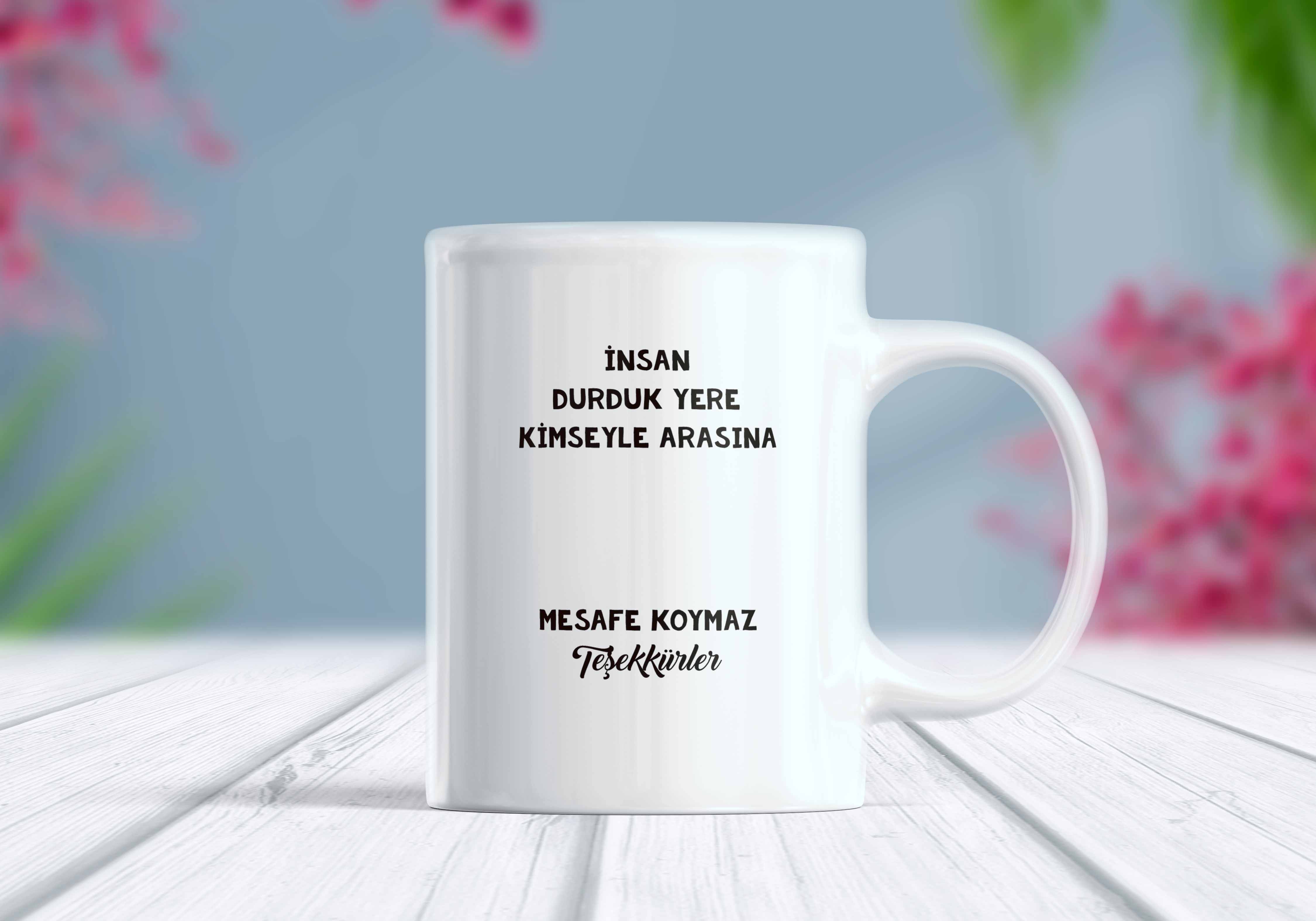 İnsan Durduk Yere Kimseyle Arasına Mesafe Koymaz Teşekkürler Komik Yazılı Kupa Bardak