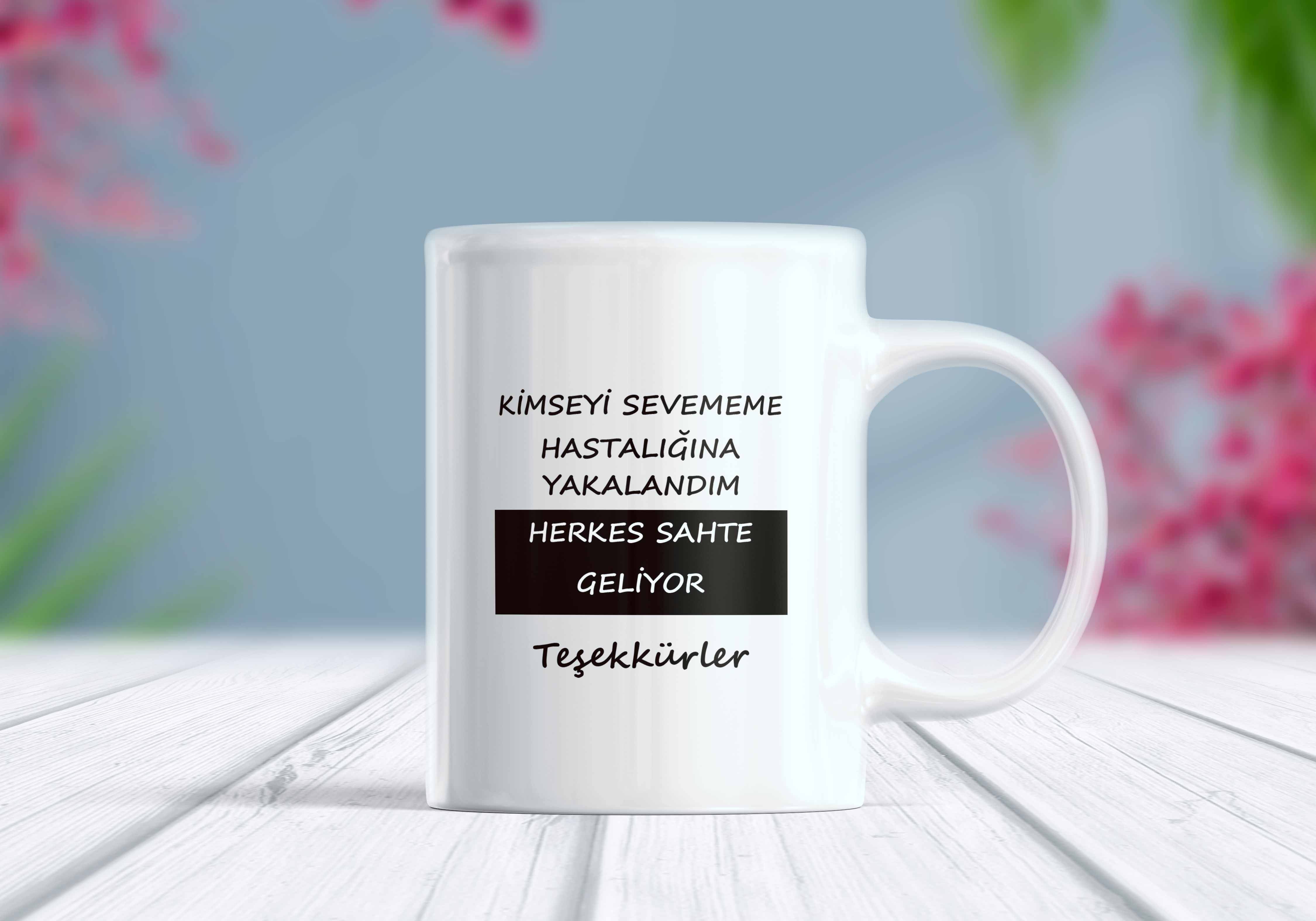 Kimseyi Sevmeme Hastalığına Yakalandım Yazılı Kupa Bardak